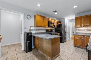1102 Juniper Canyon Ln, Houston, TX 77062 - Photo 11