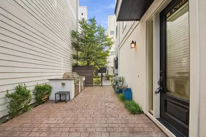 1108 Peveto Street #B, Houston, TX 77019 - Photo 9
