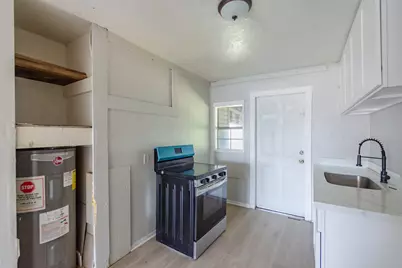 126 W 6th Street, Freeport, TX 77541 - Photo 7