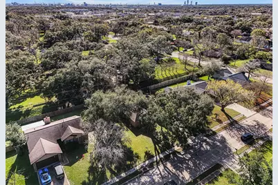 206 Forest Oaks Lane, Lake Jackson, TX 77566 - Photo 31