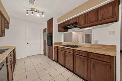 1001 N Shepherd Drive, Baytown, TX 77520 - Photo 17