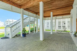3827 Seabreeze Ln, Galveston, TX 77554 - Photo 15