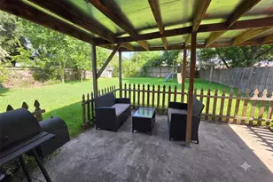 15355 Meadow Village Dr, Houston, TX 77095 - Photo 13