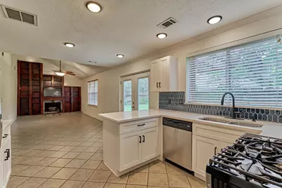 10 Lazy Morning Place, The Woodlands, TX 77381 - Photo 11