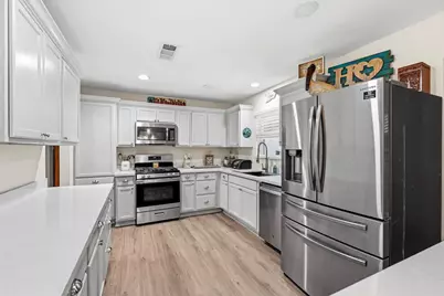 211 S Iowa Avenue, League City, TX 77573 - Photo 11