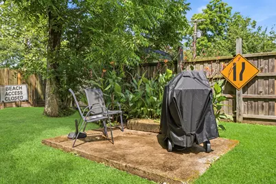 211 S Iowa Avenue, League City, TX 77573 - Photo 33