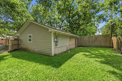 211 S Iowa Avenue, League City, TX 77573 - Photo 45