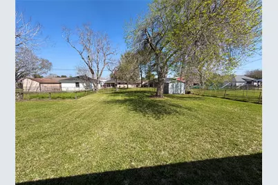 1415 Avenue E, Danbury, TX 77534 - Photo 25