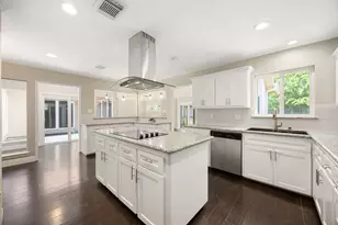 9232 Vickijohn Dr, Houston, TX 77031 - Photo 11