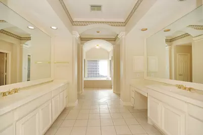 106 N Wynden Estates Court, Houston, TX 77056 - Photo 33