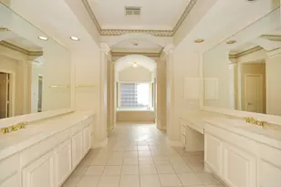 106 N Wynden Estates Ct, Houston, TX 77056 - Photo 33
