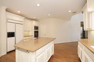 106 N Wynden Estates Ct, Houston, TX 77056 - Photo 15