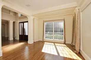 106 N Wynden Estates Ct, Houston, TX 77056 - Photo 9
