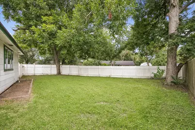 707 Oleander, Sealy, TX 77474 - Photo 5
