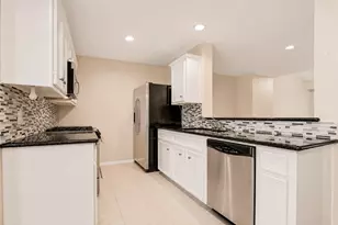 934 E Heights Hollow Ln, Houston, TX 77007 - Photo 9