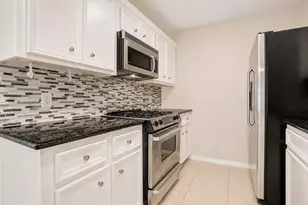 934 E Heights Hollow Ln, Houston, TX 77007 - Photo 7