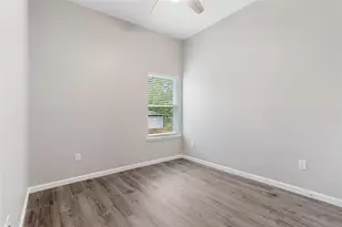 1321 E 35th St, Houston, TX 77022 - Photo 13