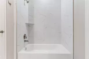 1321 E 35th St, Houston, TX 77022 - Photo 21