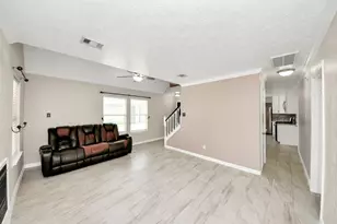 343 Brompton Ct, Highlands, TX 77562 - Photo 7