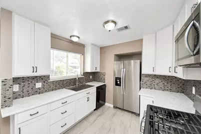 343 Brompton Court, Highlands, TX 77562 - Photo 11