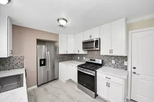 343 Brompton Ct, Highlands, TX 77562 - Photo 13