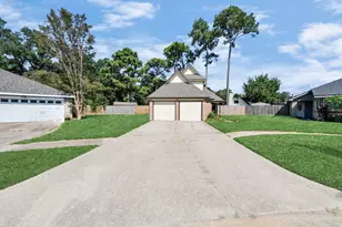 343 Brompton Ct, Highlands, TX 77562 - Photo 5