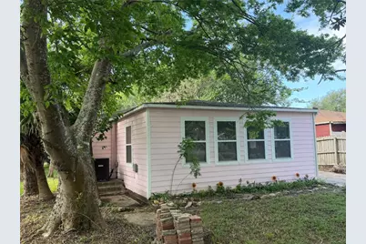 303 Magnusson Avenue, Palacios, TX 77465 - Photo 3