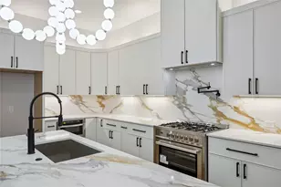 227 E 26th St, Houston, TX 77008 - Photo 3