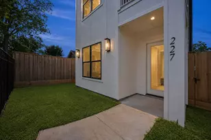 227 E 26th St, Houston, TX 77008 - Photo 5