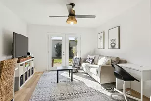 525 W 30th St, Houston, TX 77018 - Photo 11