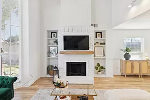 525 W 30th St, Houston, TX 77018 - Photo 5