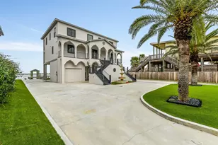 9208 W Bay Rd, Galveston, TX 77554 - Photo 45