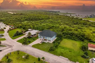 218 Debbie Ln, San Leon, TX 77539 - Photo 37