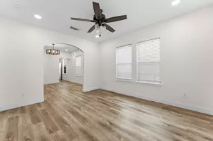 1435 N Durham Dr, Houston, TX 77008 - Photo 1