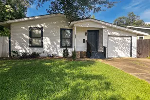 306 Azalea St, Lake Jackson, TX 77566 - Photo 1