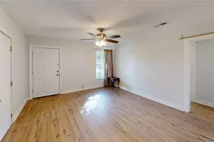 306 Azalea St, Lake Jackson, TX 77566 - Photo 3