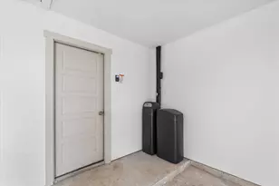 8102 Buck Ln, Rosharon, TX 77583 - Photo 5