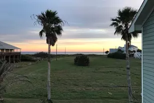 3921 11 Mile Rd, Galveston, TX 77554 - Photo 3