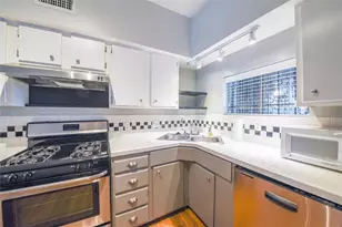 2510 Whitney St, Houston, TX 77006 - Photo 9