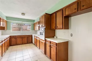 814 Oak Leaf St, La Porte, TX 77571 - Photo 15