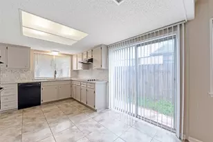 15806 Spring Forest Dr, Houston, TX 77059 - Photo 9