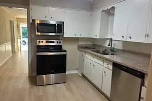 324 Azalea St, Lake Jackson, TX 77566 - Photo 3