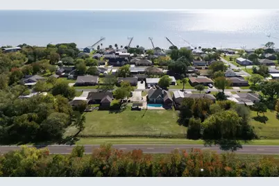 8015 Bayview Drive, Beach City, TX 77523 - Photo 29