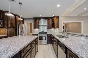 6407 Burning Tree Dr, Houston, TX 77036 - Photo 9