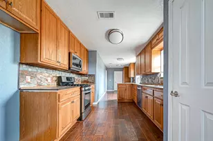 1402 51st St, Galveston, TX 77551 - Photo 17