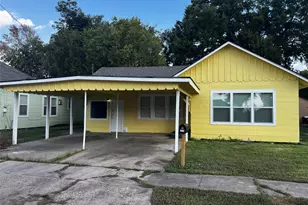 1018 N 2nd St, Baytown, TX 77520 - Photo 1