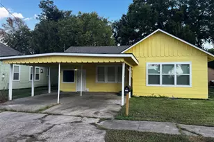 1018 N 2nd St, Baytown, TX 77520 - Photo 1
