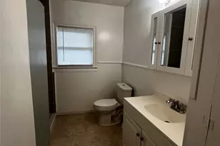 1018 N 2nd St, Baytown, TX 77520 - Photo 19