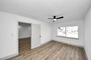 8610 Ardley Cir, Houston, TX 77088 - Photo 15
