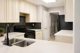 12815 Venice Ln, Stafford, TX 77477 - Photo 9
